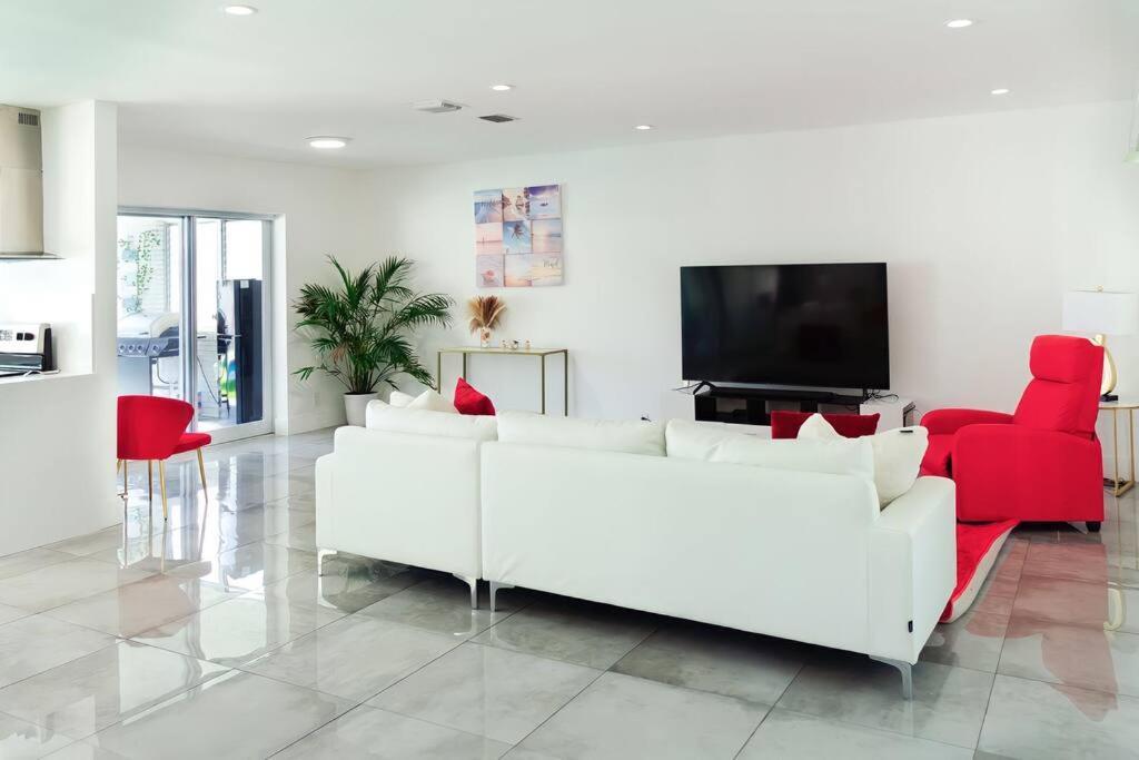 Luxurious & Modern Open Floor Plan Heated Pool Villa Hollywood Exteriör bild