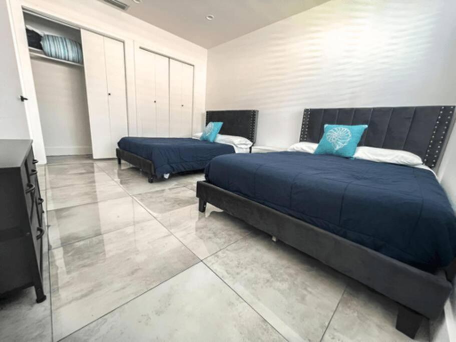 Luxurious & Modern Open Floor Plan Heated Pool Villa Hollywood Exteriör bild